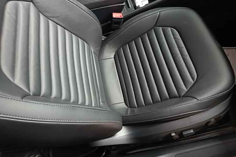 Used Volkswagen Magotan 2016 1.8TSI Smart Comfort Model Right Front Seat