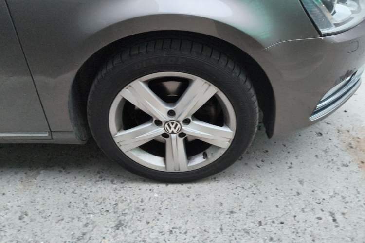Used Volkswagen Magotan 2016 2.0 TSI Luxury Comfort Version Right Front Wheel Hub