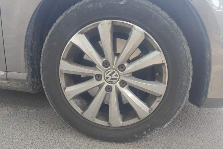 Used Volkswagen Magotan 2016 1.8TSI Smart Enjoyment Leading Model Right Front Wheel Hub