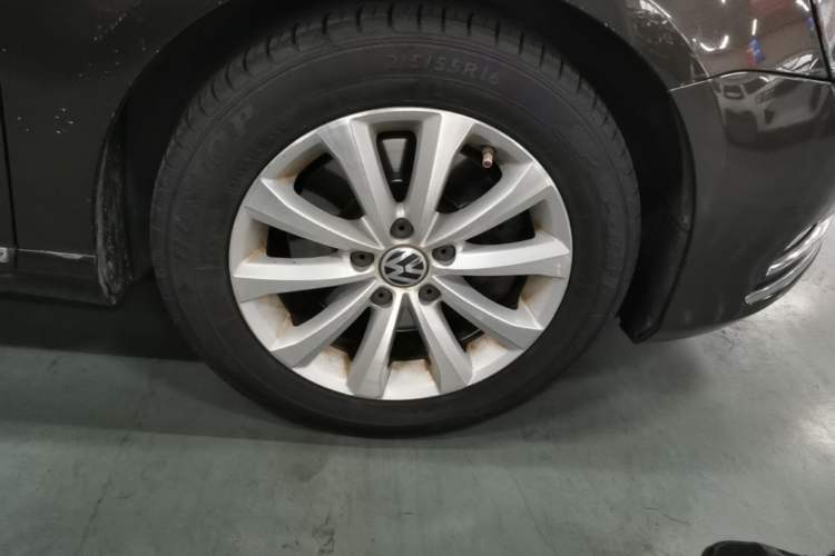 Used Volkswagen Magotan 2016 1.8TSI Smart Comfort Model Right Front Wheel Hub