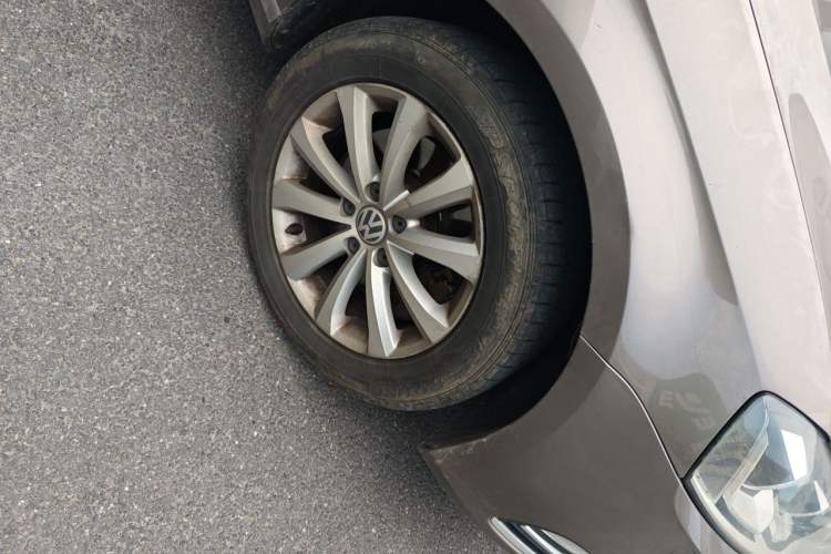 Used Volkswagen Magotan 2016 1.8TSI Smart Enjoyment Leading Model Right Front Wheel Hub