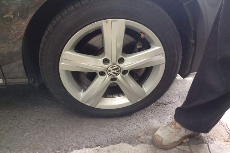 Used Volkswagen Magotan 2016 1.8TSI Luxury Comfort Model Right Front Wheel Hub