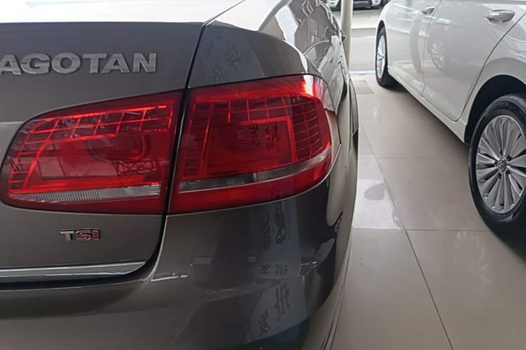 Used Volkswagen Magotan 2016 1.8TSI Smart Comfort Model Right Rear Taillight