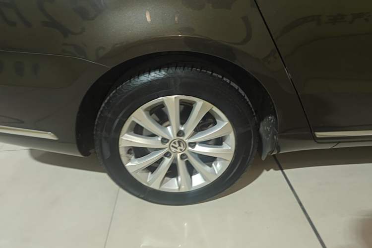 Used Volkswagen Magotan 2016 1.8TSI Smart Comfort Model Right Rear Wheel Hub
