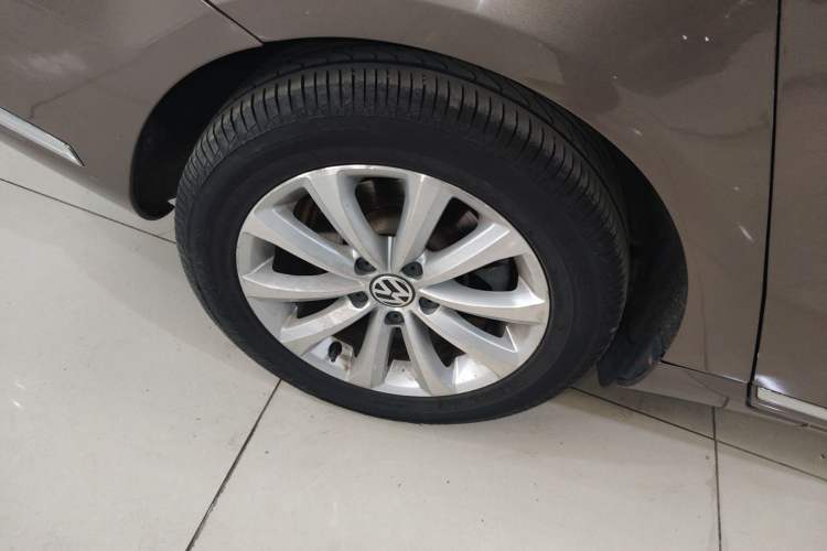 Used Volkswagen Magotan 2016 1.8TSI Smart Comfort Model Right Rear Wheel Hub