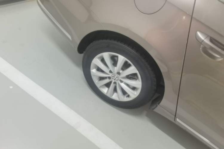 Used Volkswagen Magotan 2016 1.8TSI Smart Comfort Model Right Rear Wheel Hub
