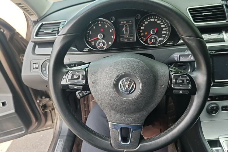 Used Volkswagen Magotan 2016 1.8TSI Luxury Comfort Model Steering Wheel