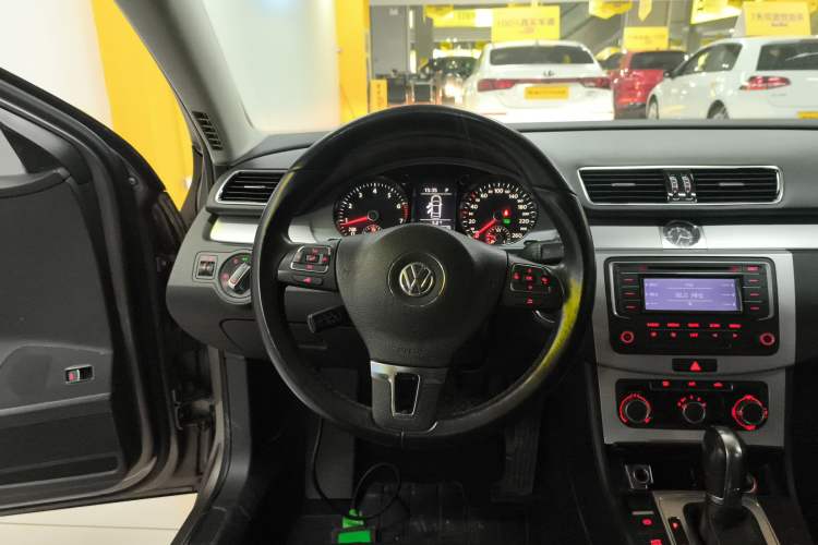 Used Volkswagen Magotan 2016 1.8TSI Smart Comfort Model Steering Wheel