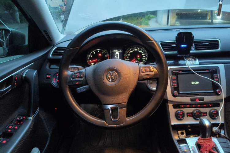 Used Volkswagen Magotan 2016 2.0 TSI Luxury Comfort Version Steering Wheel
