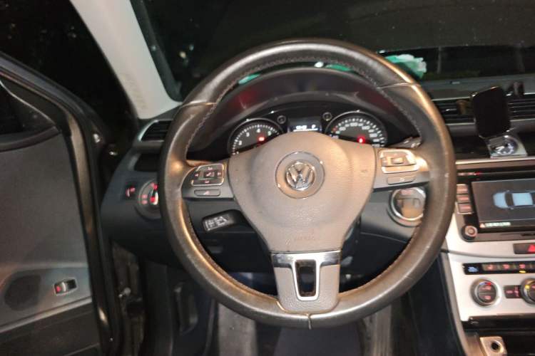 Used Volkswagen Magotan 2016 1.8TSI Luxury Comfort Model Steering Wheel