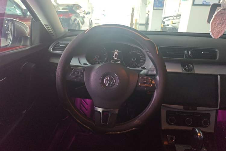 Used Volkswagen Magotan 2016 1.8TSI Smart Comfort Model Steering Wheel