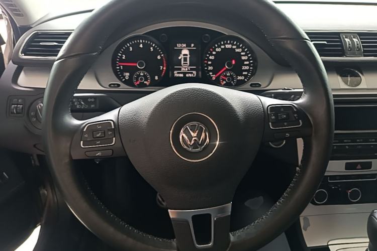 Used Volkswagen Magotan 2016 1.8TSI Smart Comfort Model Steering Wheel
