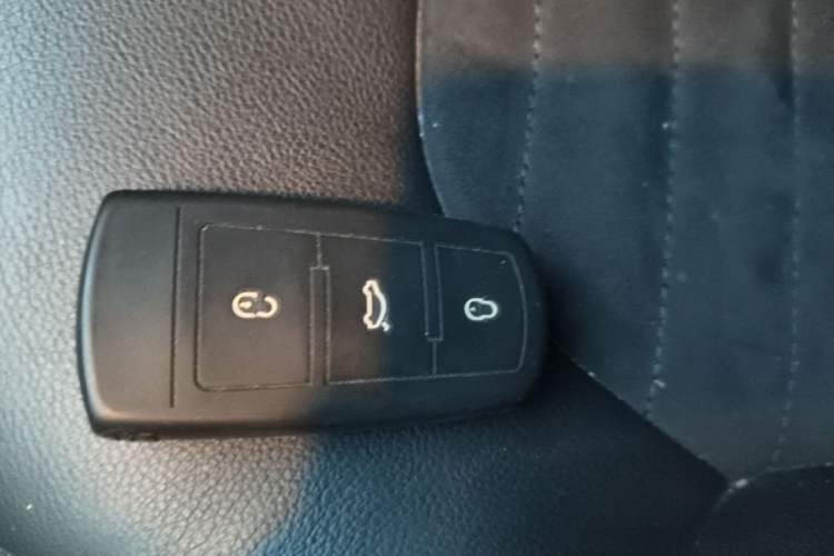 Used Volkswagen Magotan 2016 2.0 TSI Luxury Comfort Version Vehicle Key