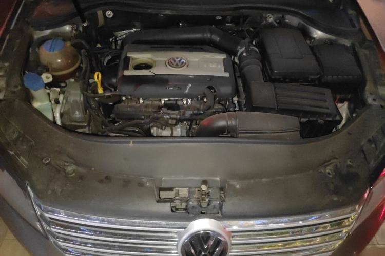 Used Volkswagen Magotan 2016 1.8TSI Smart Comfort Model Engine Bay