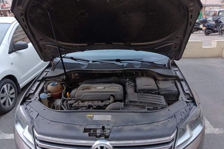 Used Volkswagen Magotan 2016 1.8TSI Smart Comfort Model Engine Bay