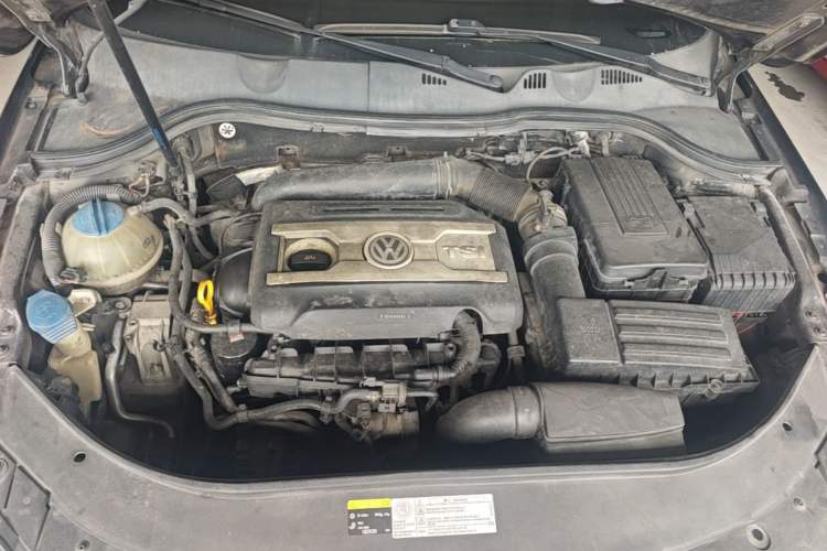 Used Volkswagen Magotan 2016 2.0 TSI Luxury Comfort Version Engine Bay