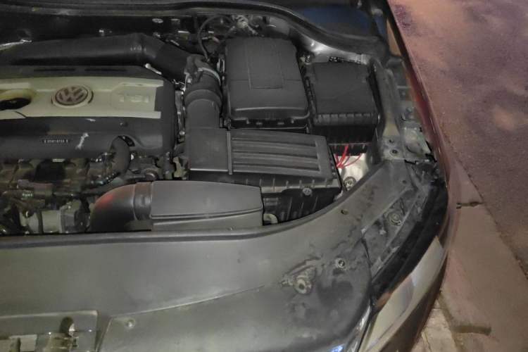 Used Volkswagen Magotan 2016 1.8TSI Smart Comfort Model Engine Bay Left