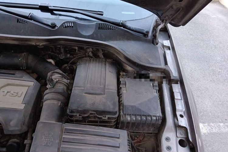 Used Volkswagen Magotan 2016 1.8TSI Smart Comfort Model Engine Bay Left