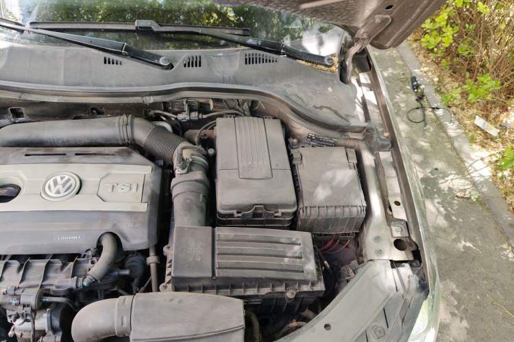 Used Volkswagen Magotan 2016 1.8TSI Luxury Comfort Model Engine Bay Left