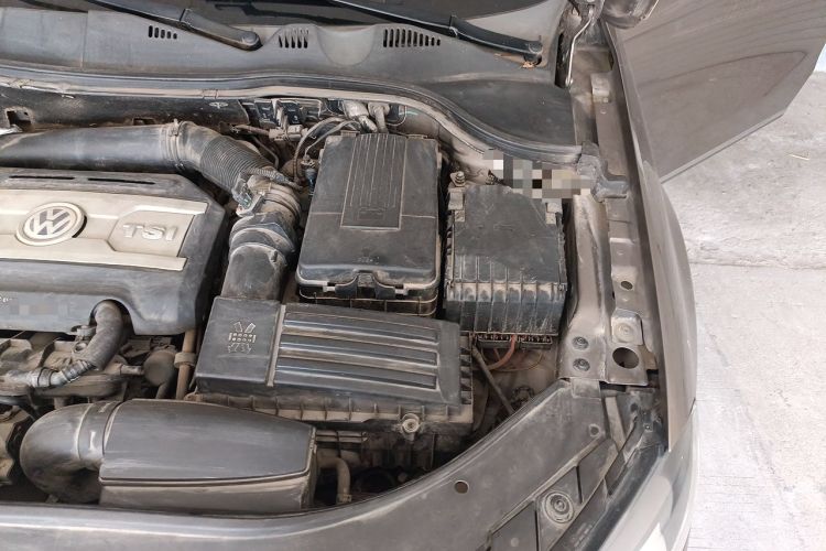 Used Volkswagen Magotan 2016 1.8TSI Smart Comfort Model Engine Bay Left