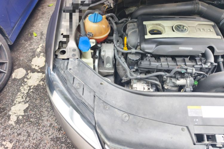 Used Volkswagen Magotan 2016 1.8TSI Smart Comfort Model Engine Bay Right