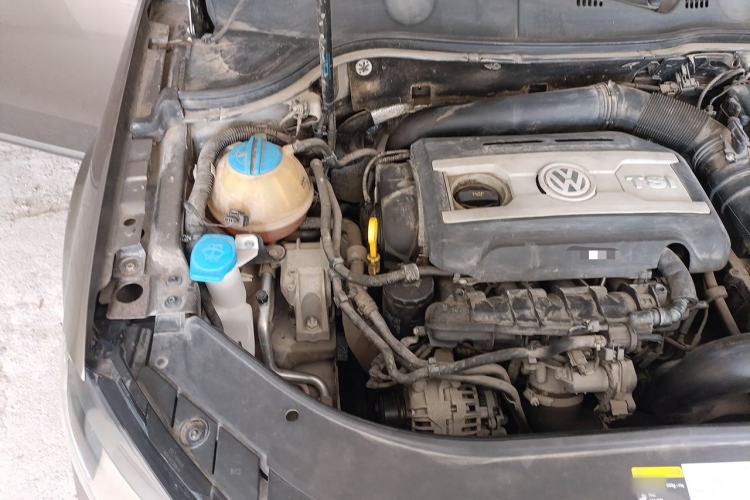 Used Volkswagen Magotan 2016 1.8TSI Smart Comfort Model Engine Bay Right