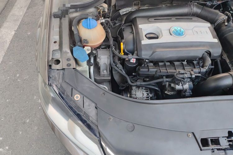 Used Volkswagen Magotan 2016 1.8TSI Smart Comfort Model Engine Bay Right