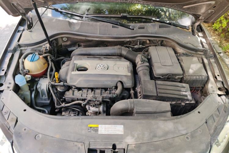 Used Volkswagen Magotan 2016 1.8TSI Luxury Comfort Model Engine Bay