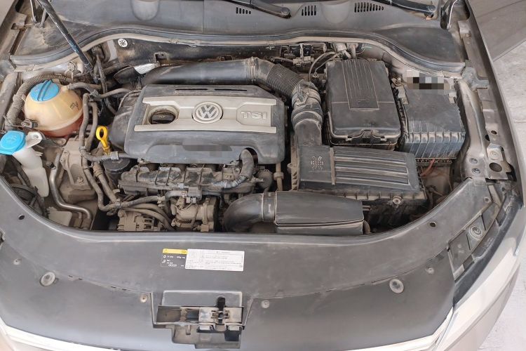 Used Volkswagen Magotan 2016 1.8TSI Smart Comfort Model Engine Bay