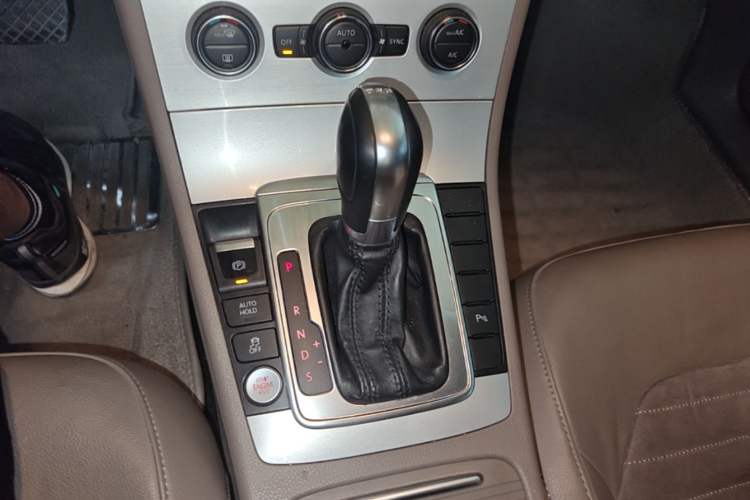 Used Volkswagen Magotan 2016 1.8TSI Luxury Comfort Model Gear Lever