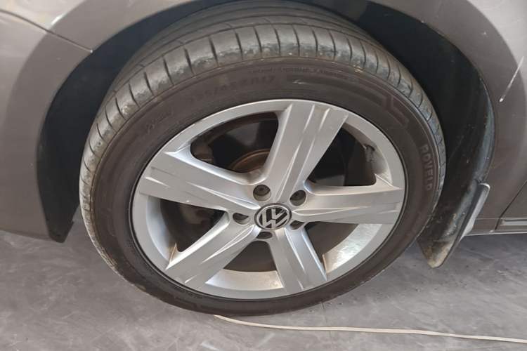 Used Volkswagen Magotan 2016 1.8TSI Luxury Comfort Model Left Front Wheel Hub