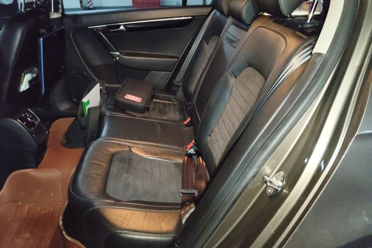 Used Volkswagen Magotan 2016 2.0 TSI Luxury Comfort Version Left Rear Seat