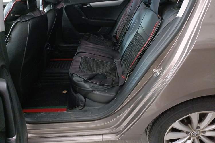 Used Volkswagen Magotan 2016 1.8TSI Smart Comfort Model Left Rear Seat