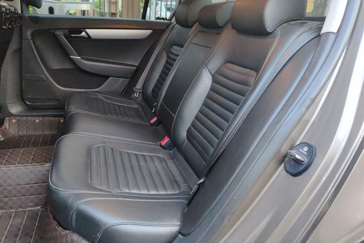 Used Volkswagen Magotan 2016 1.8TSI Smart Comfort Model Left Rear Seat