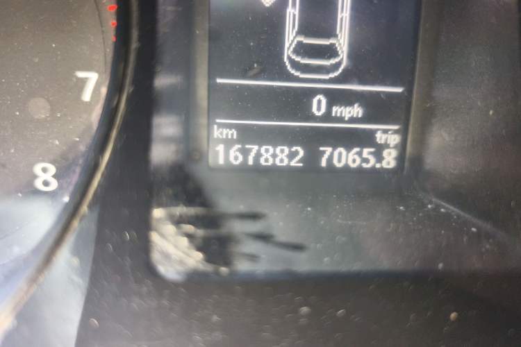 Used Volkswagen Magotan 2016 1.8TSI Smart Comfort Model Odometer Close Up
