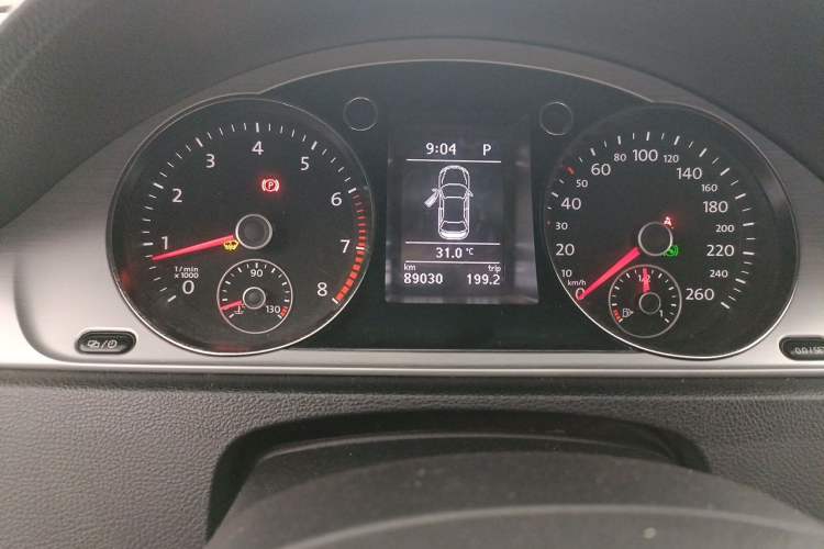 Used Volkswagen Magotan 2016 1.8TSI Smart Comfort Model Odometer Close Up