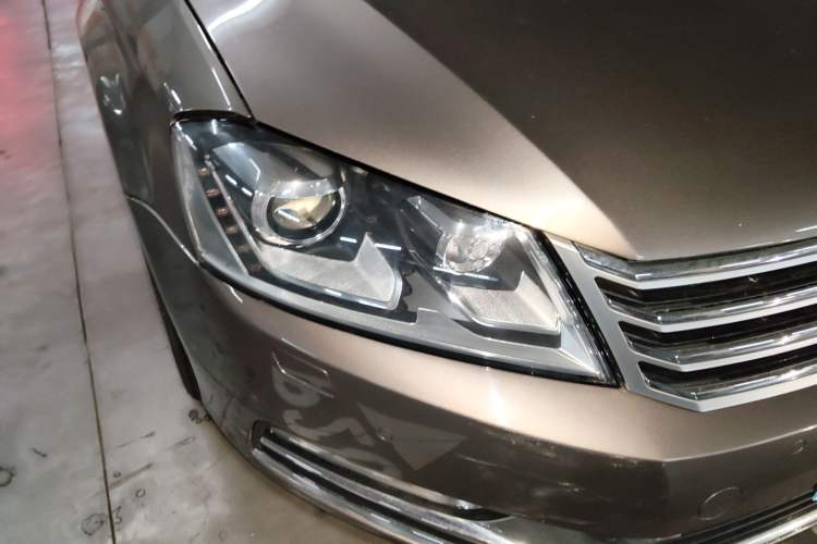 Used Volkswagen Magotan 2016 2.0 TSI Luxury Comfort Version Right Front Headlight