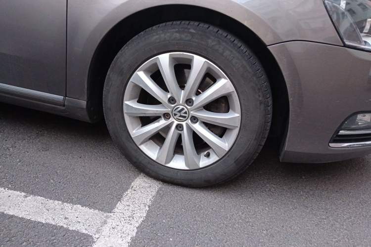 Used Volkswagen Magotan 2016 1.8TSI Smart Comfort Model Right Front Wheel Hub