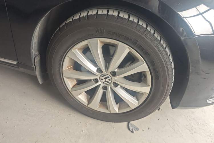 Used Volkswagen Magotan 2016 2.0 TSI Luxury Comfort Version Right Front Wheel Hub