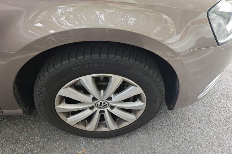 Used Volkswagen Magotan 2016 1.8TSI Smart Enjoyment Leading Model Right Front Wheel Hub