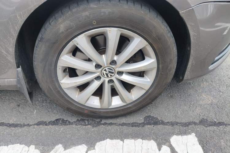Used Volkswagen Magotan 2016 1.8TSI Smart Comfort Model Right Front Wheel Hub