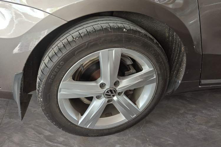 Used Volkswagen Magotan 2016 1.8TSI Luxury Comfort Model Right Rear Wheel Hub