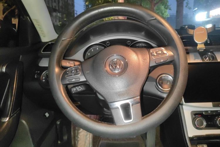 Used Volkswagen Magotan 2016 1.8TSI Smart Comfort Model Steering Wheel