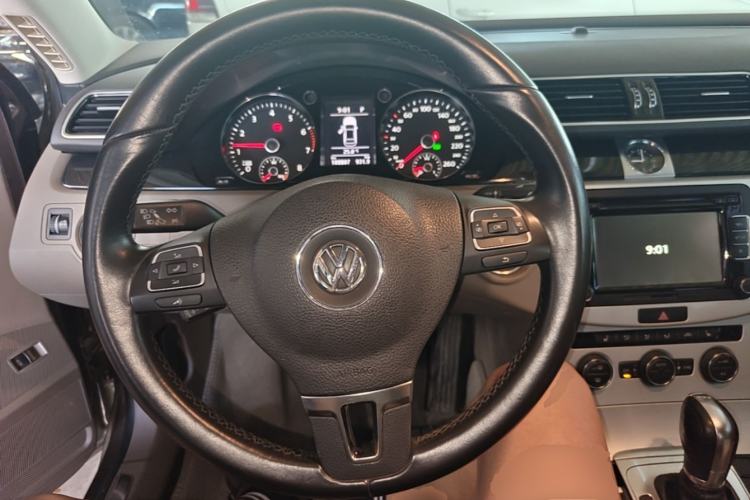 Used Volkswagen Magotan 2016 1.8TSI Luxury Comfort Model Steering Wheel