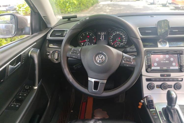 Used Volkswagen Magotan 2016 1.8TSI Luxury Comfort Model Steering Wheel