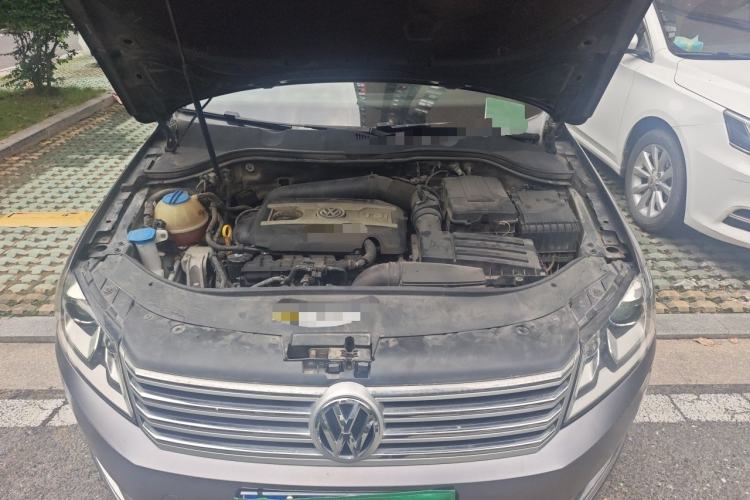 Used Volkswagen Magotan 2016 1.8TSI Luxury Comfort Model Engine Bay