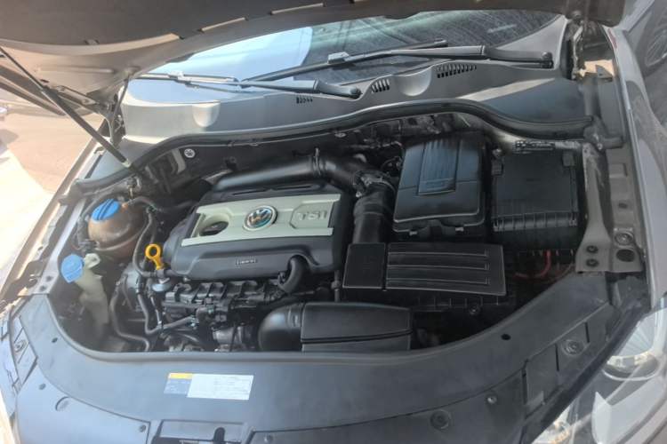 Used Volkswagen Magotan 2016 2.0 TSI Luxury Comfort Version Engine Bay