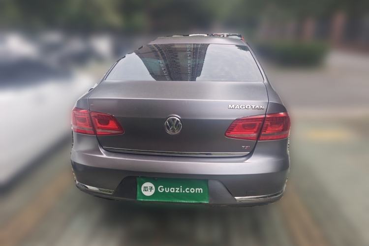 Used Volkswagen Magotan 2016 1.8TSI Luxury Comfort Model Rear