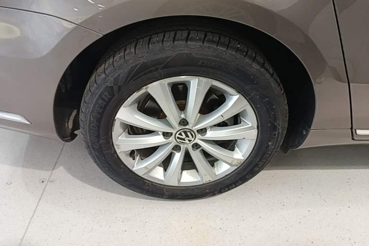 Used Volkswagen Magotan 2016 1.8TSI Smart Enjoyment Leading Model Right Rear Wheel Hub