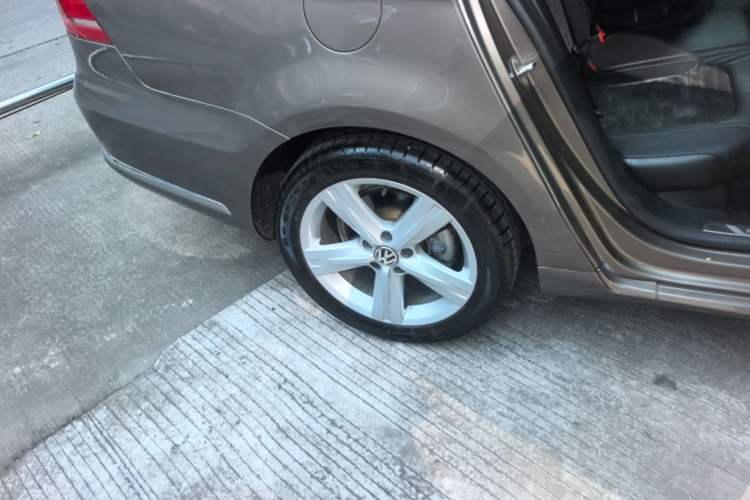 Used Volkswagen Magotan 2016 2.0 TSI Luxury Comfort Version Right Rear Wheel Hub